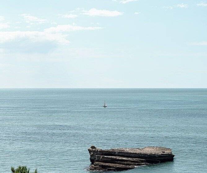 اتاق سوپریور با چشمانداز دریا, Regina Experimental Biarritz