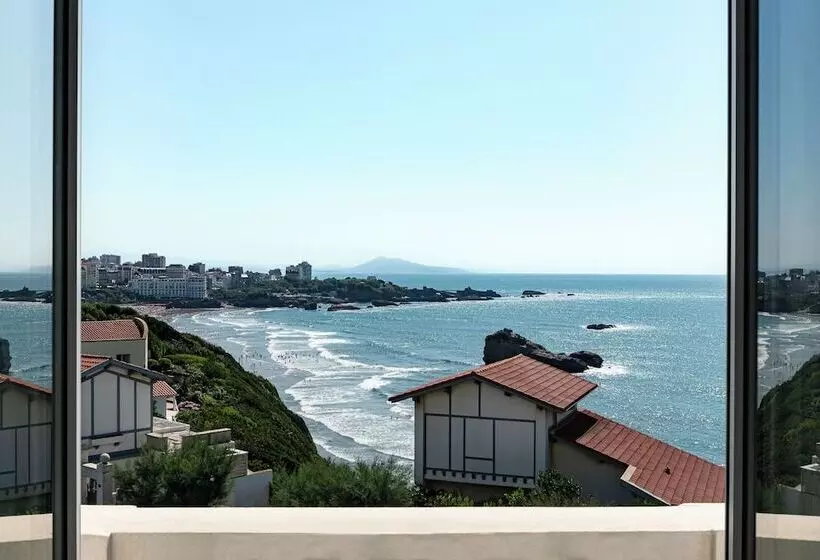 سوییت جونیور با چشم‌انداز دریا, Regina Experimental Biarritz