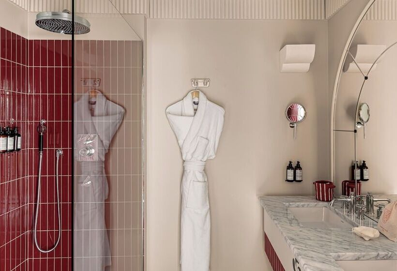 اتاق سوپریور با چشمانداز دریا, Regina Experimental Biarritz