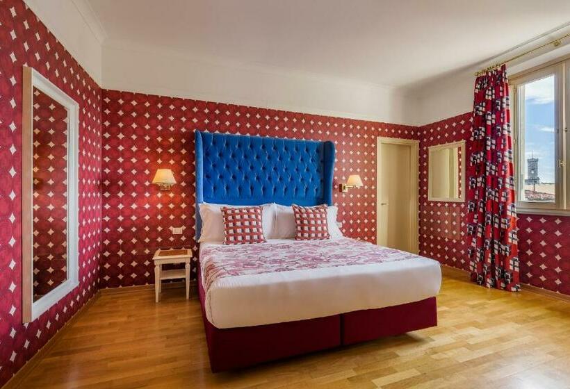 اتاق استاندارد, Room Mate Luca