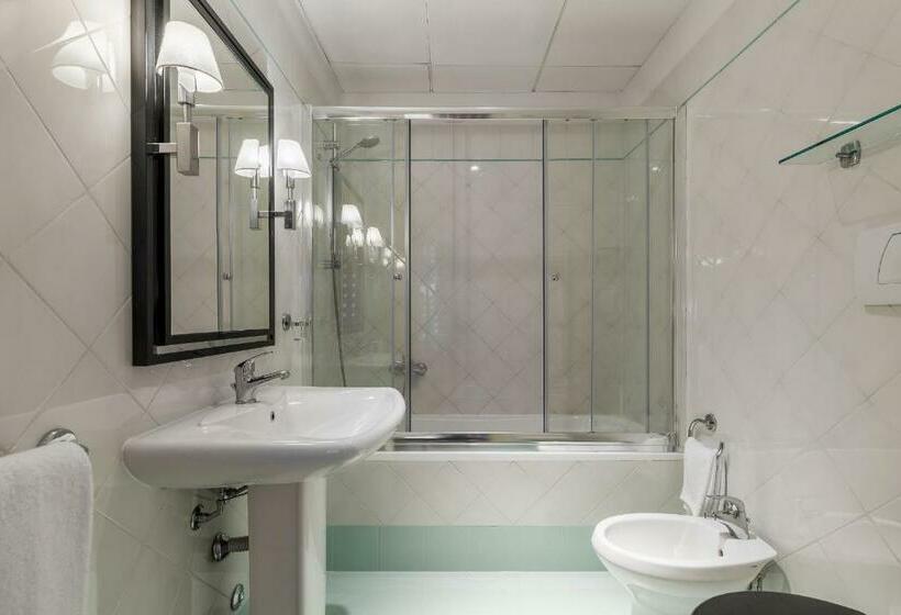 اتاق لوکس, Room Mate Luca