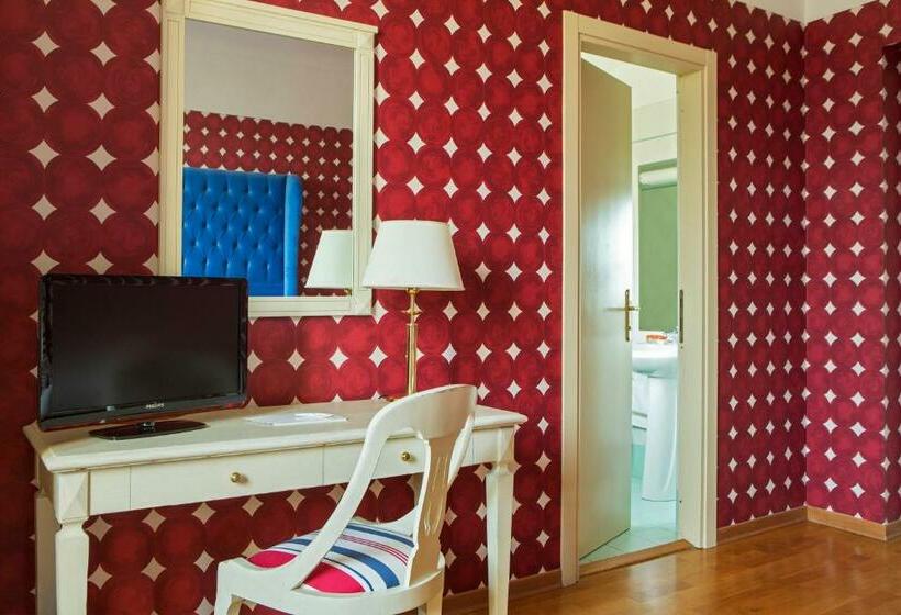 اتاق استاندارد یک نفره, Room Mate Luca