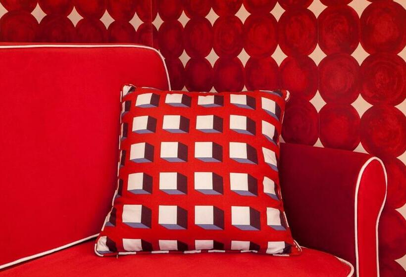 اتاق استاندارد یک نفره, Room Mate Luca