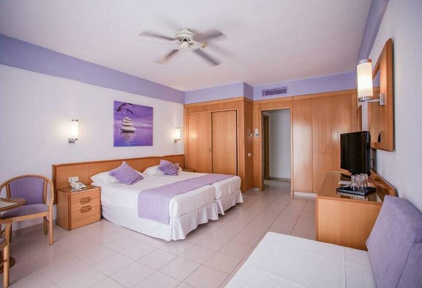 Quarto Triplo Estandar com Sacada, Servatur Don Miguel - Adults Only