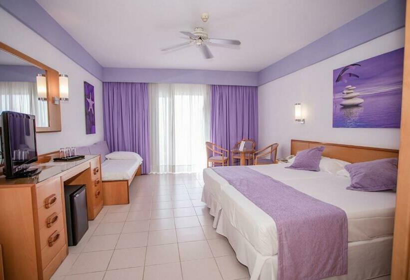 חדר סטנדרט לשלושה עם מרפסת, Servatur Don Miguel - Adults Only