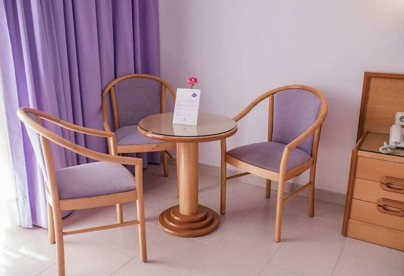 Quarto Triplo Estandar com Sacada, Servatur Don Miguel - Adults Only