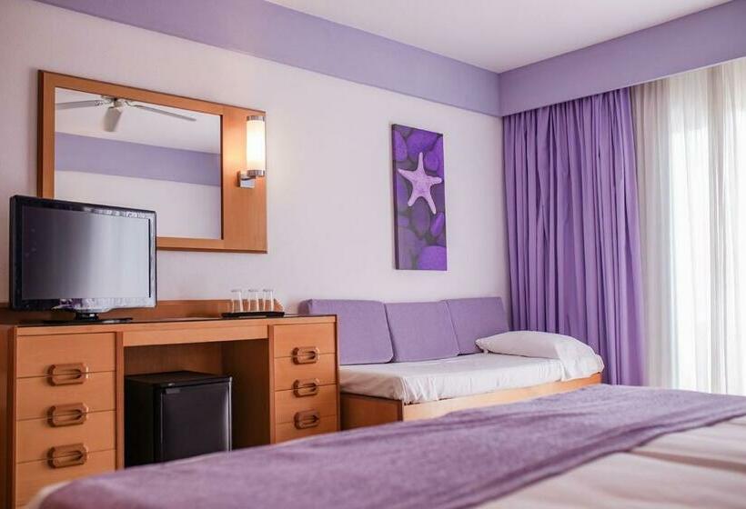 חדר סטנדרט לשלושה עם מרפסת, Servatur Don Miguel - Adults Only