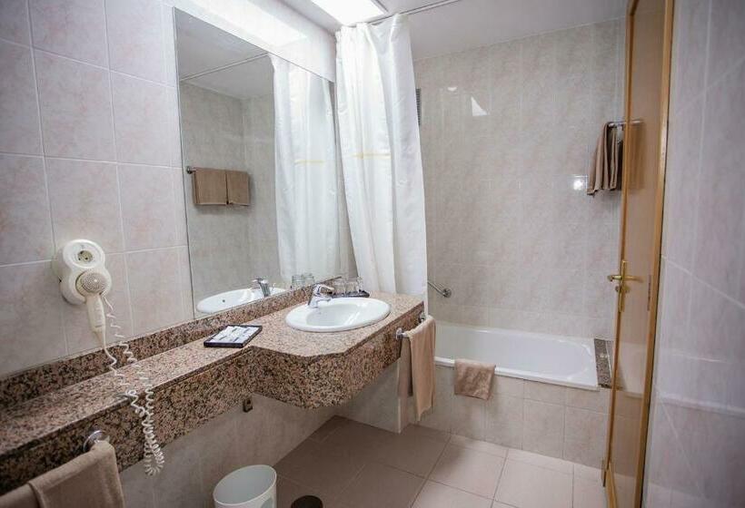 Quarto Triplo Estandar com Sacada, Servatur Don Miguel - Adults Only