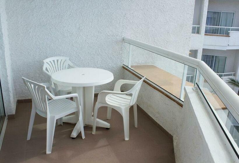 חדר סטנדרט לשלושה עם מרפסת, Servatur Don Miguel - Adults Only