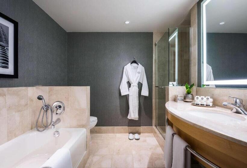 חדר סופריור עם מיטת קינג, Sofitel Chicago Magnificent Mile