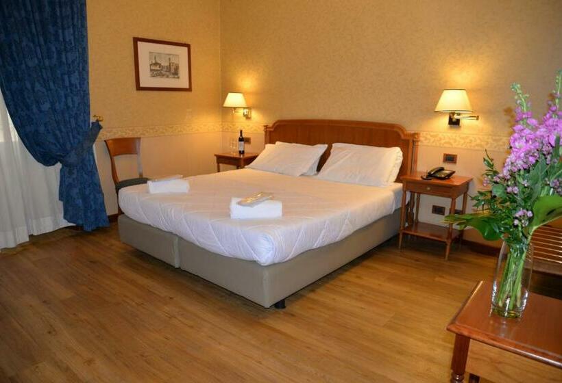 Camera Standard, Strozzi Palace