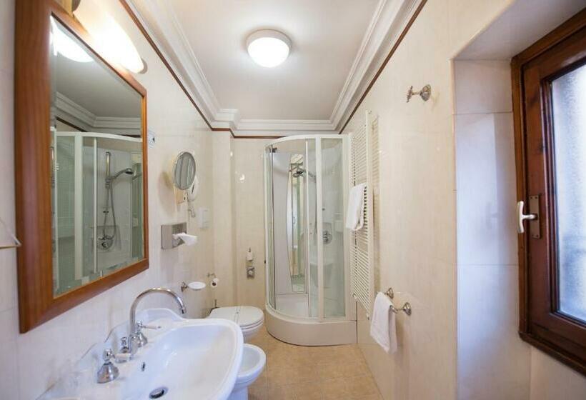 Camera Standard, Strozzi Palace