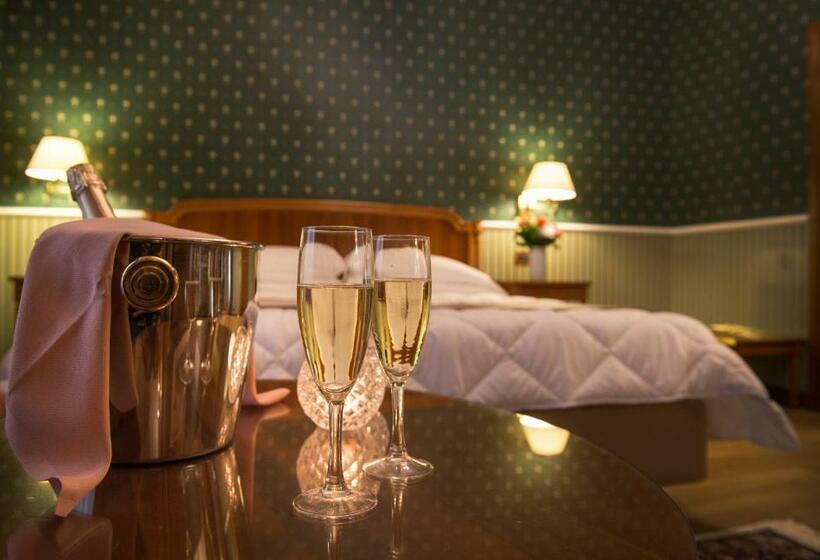 Camera Standard, Strozzi Palace