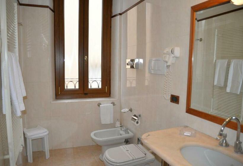 Camera Standard, Strozzi Palace