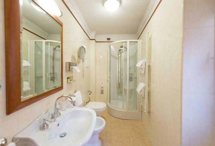 Camera Standard, Strozzi Palace