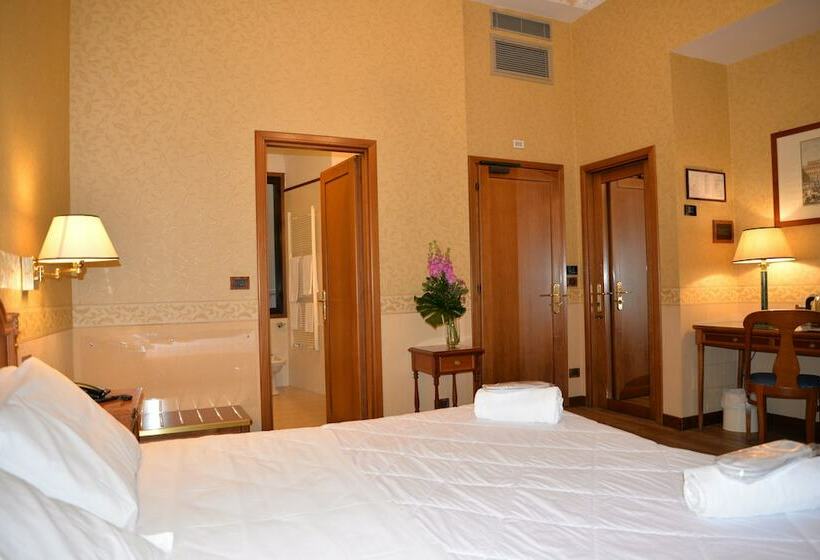 Camera Standard, Strozzi Palace