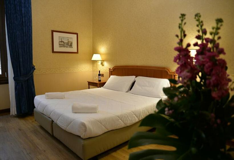 Camera Standard, Strozzi Palace