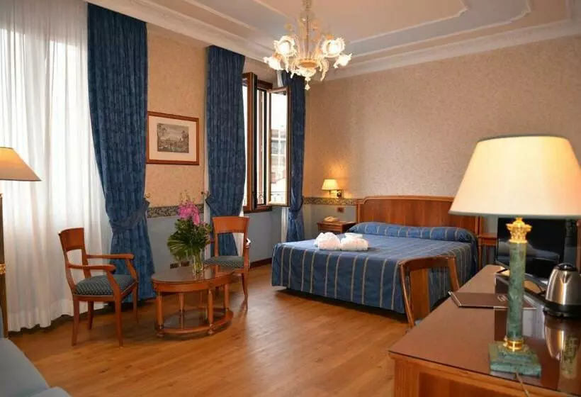 Suite Junior, Strozzi Palace