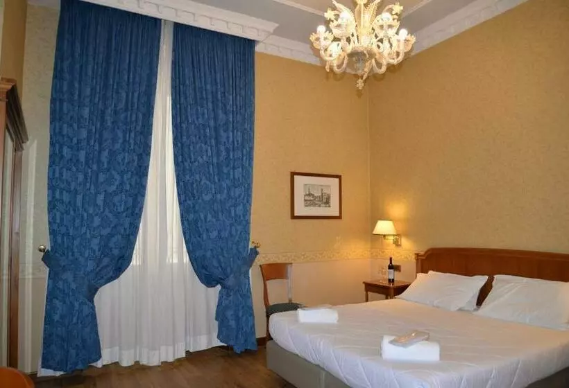 Camera Standard Individuale, Strozzi Palace