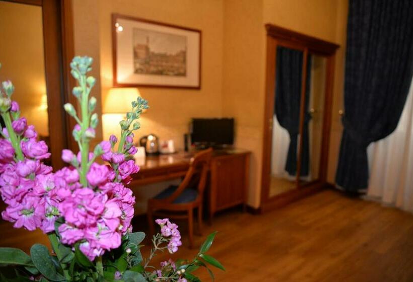 Camera Standard Individuale, Strozzi Palace