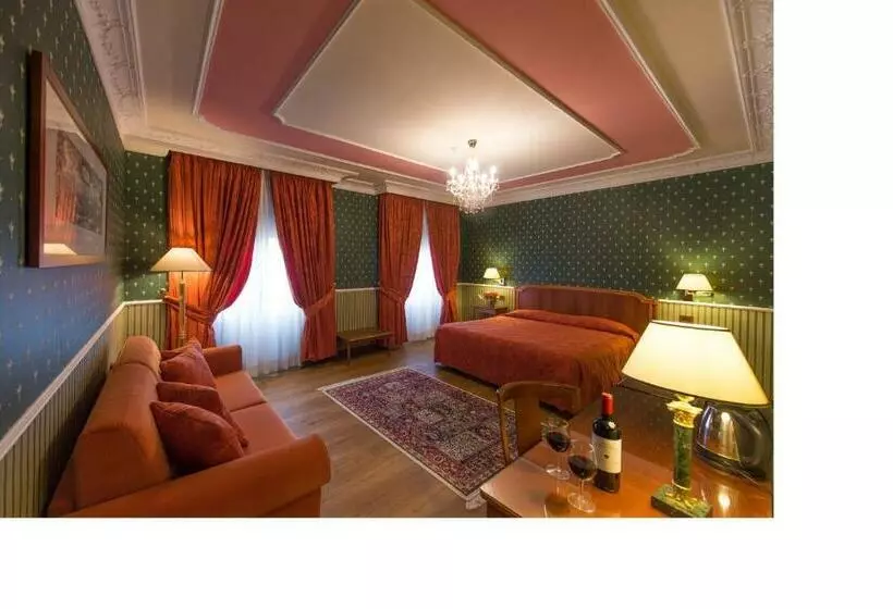 Camera Familiare, Strozzi Palace