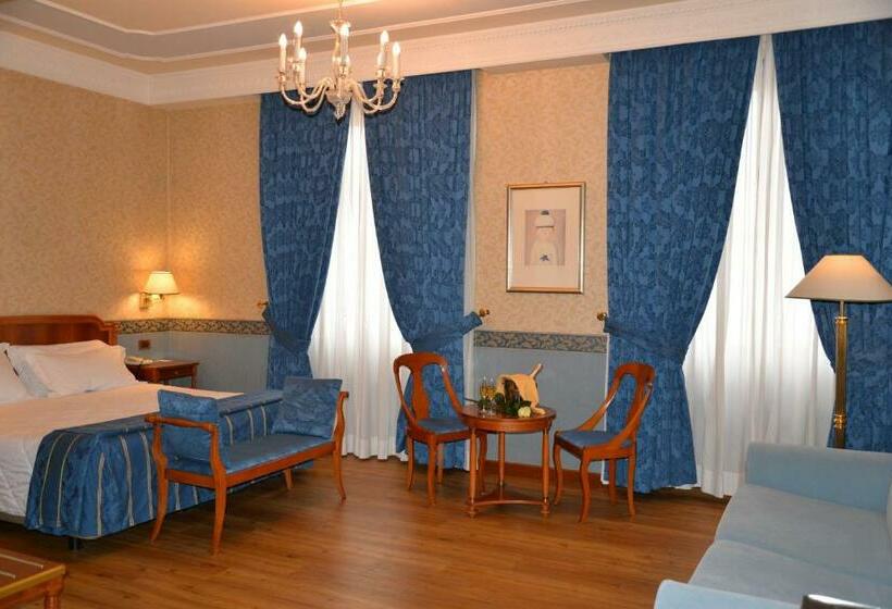 Camera Familiare, Strozzi Palace