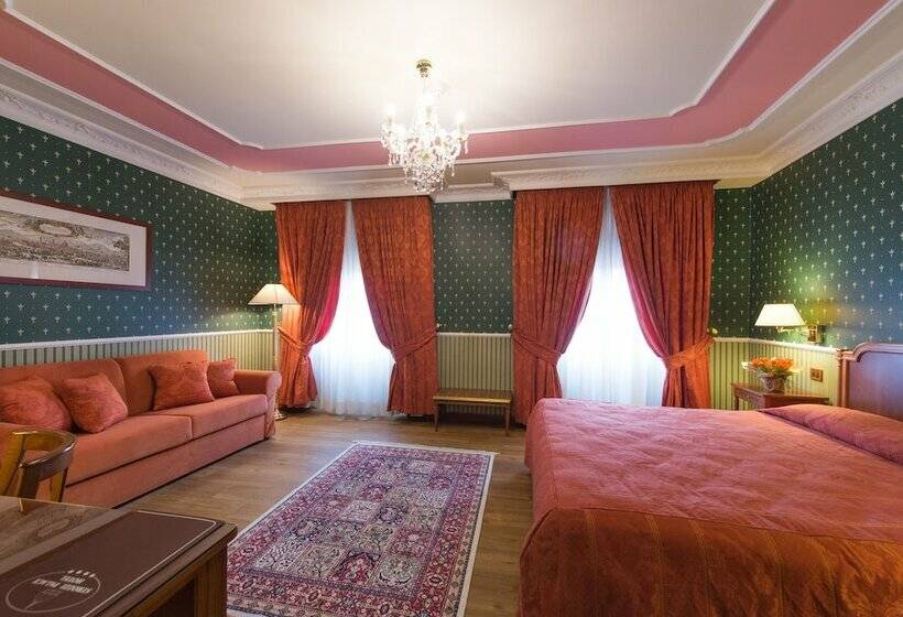 Camera Familiare, Strozzi Palace