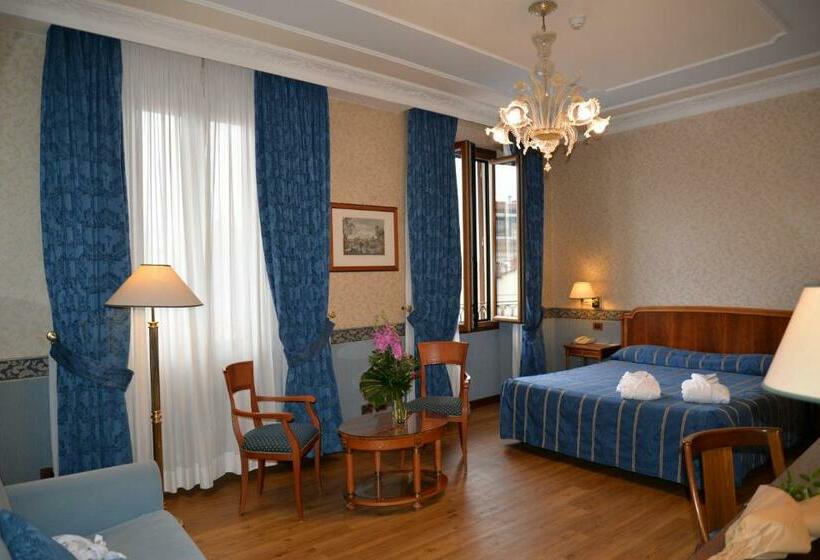 Camera Tripla Deluxe, Strozzi Palace