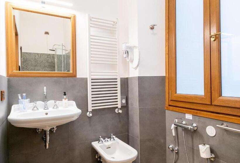 Camera Standard, Strozzi Palace