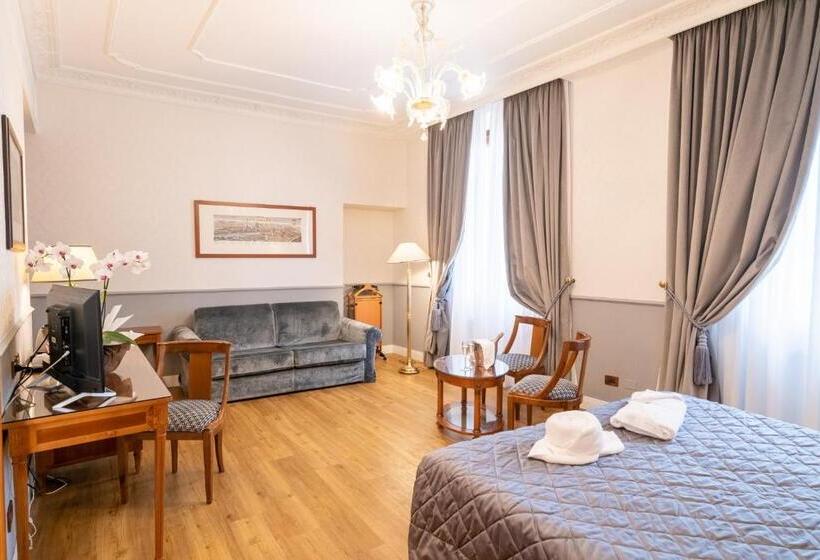 Camera Familiare, Strozzi Palace