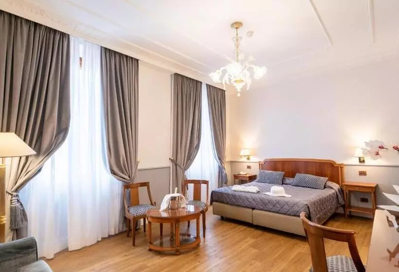 Camera Familiare, Strozzi Palace