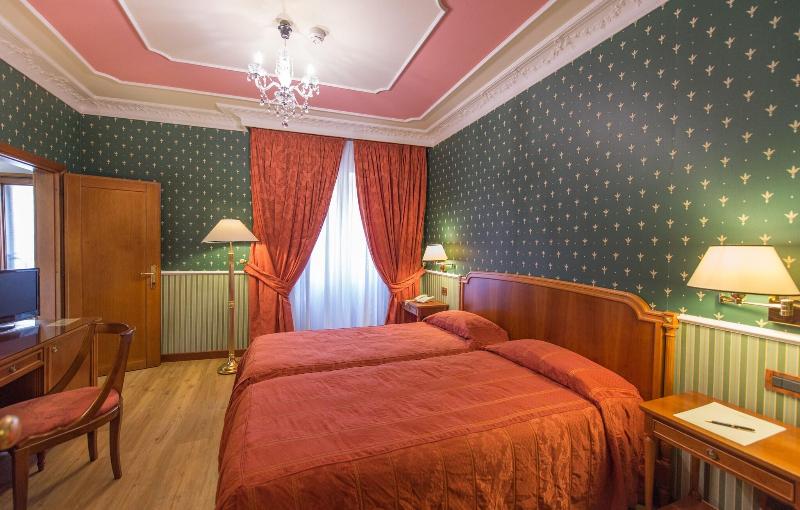 Camera Standard, Strozzi Palace