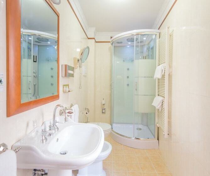 Camera Tripla Standard, Strozzi Palace