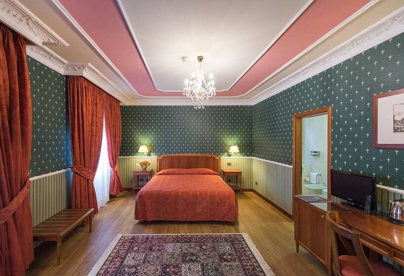 Camera Tripla Standard, Strozzi Palace