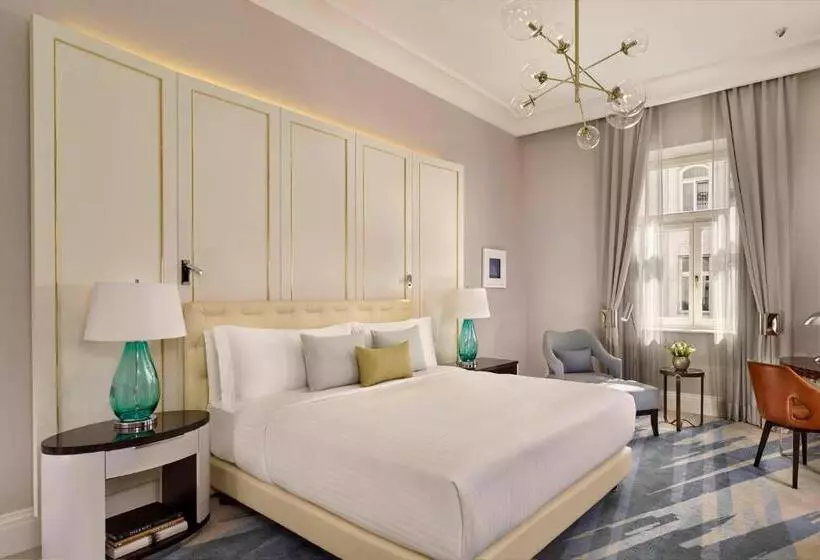 キングサイズベッドのスーペリアルーム, The Ritzcarlton, Budapest