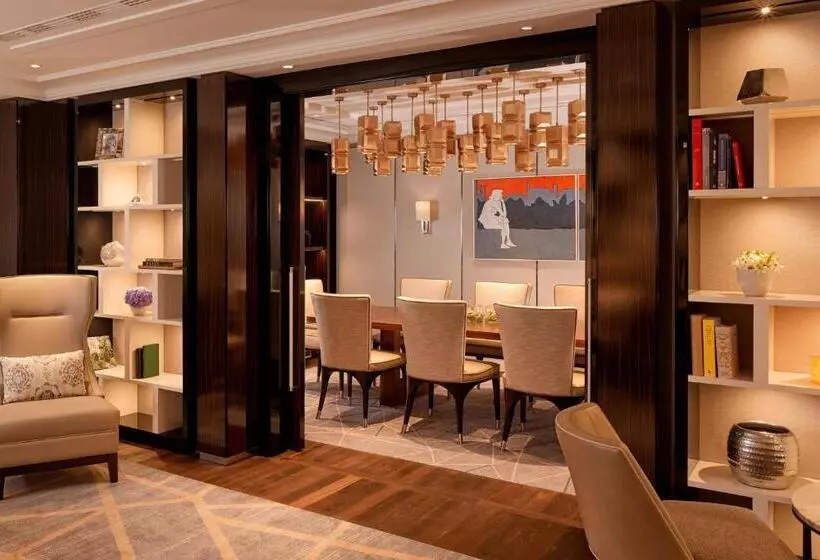 キングサイズベッドのクラブルーム, The Ritzcarlton, Budapest