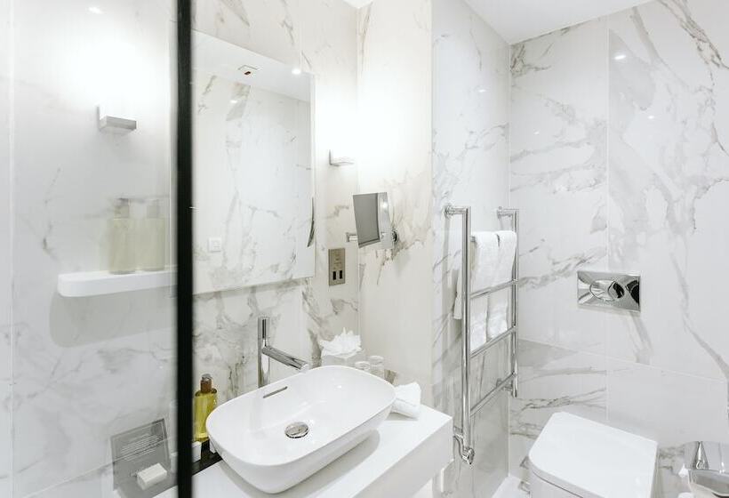 高级大房间, The Scotsman