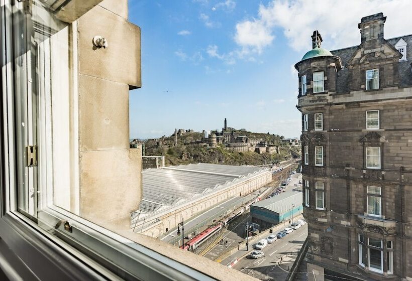 琮城市景观的豪华间, The Scotsman