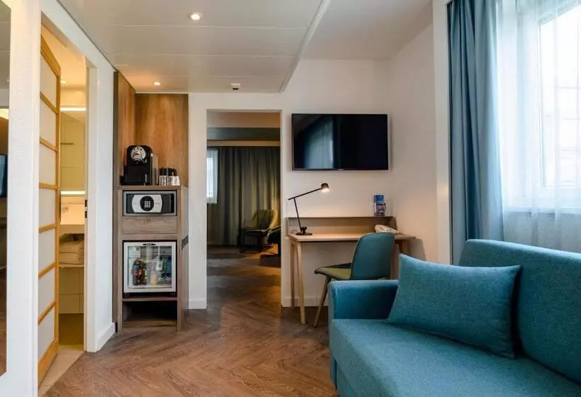 2 Bedroom Suite