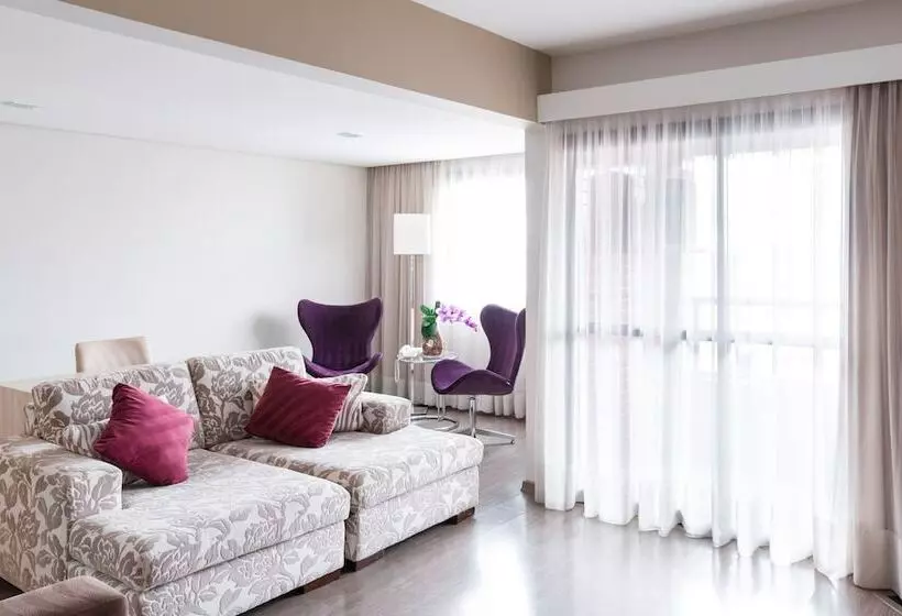 سوییت اجرایی, Mercure Curitiba Batel