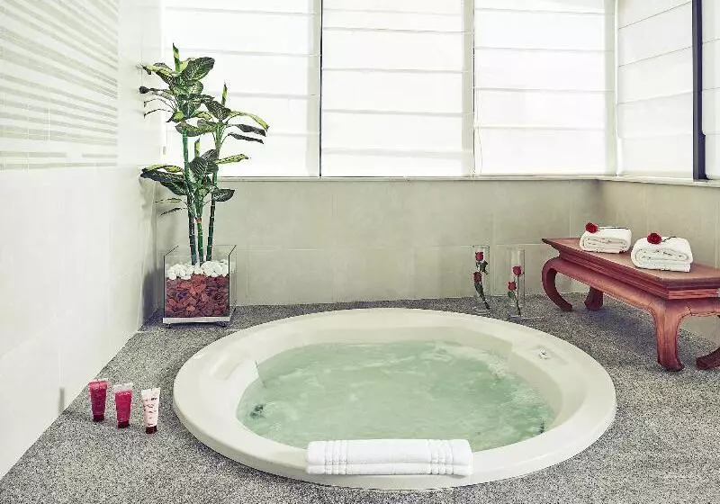 سوییت اجرایی, Mercure Curitiba Batel