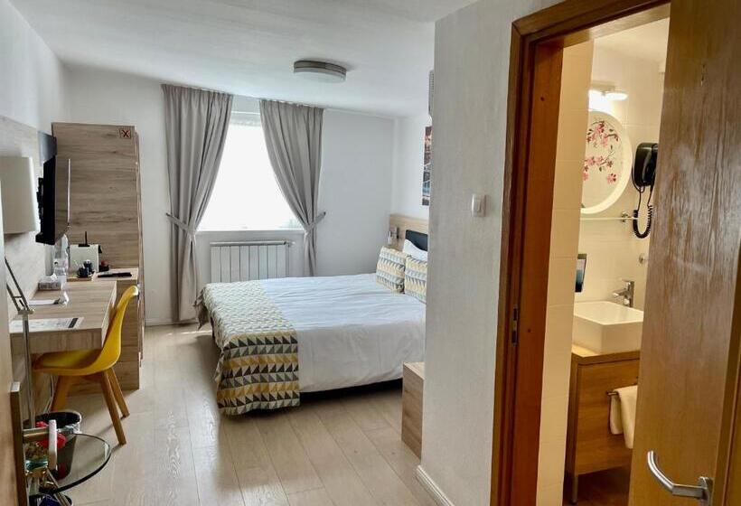 חדר דלוקס, Christina Residence