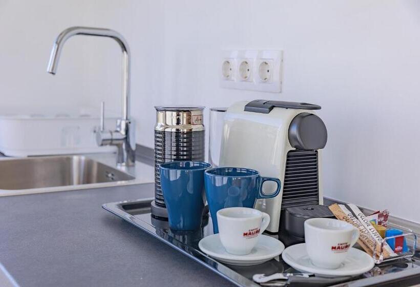 סוויטה משפחתית, Christina Residence