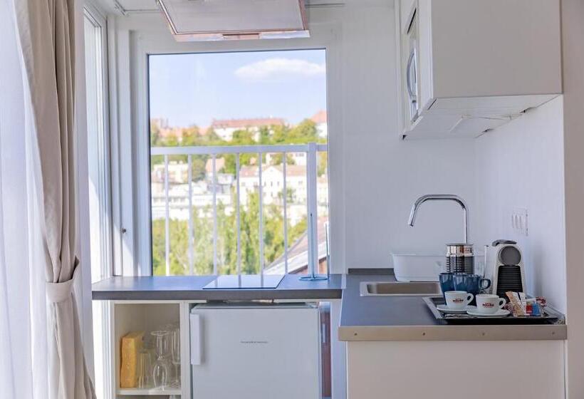 סוויטה משפחתית, Christina Residence