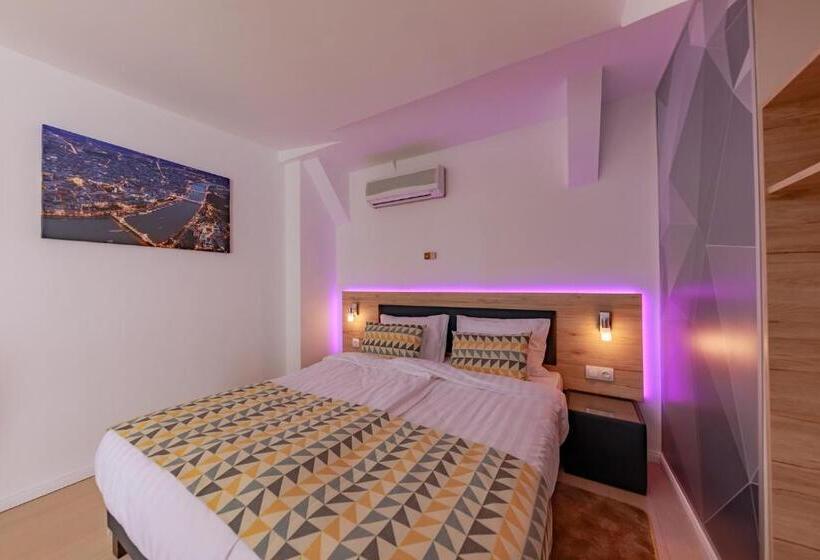 סוויטה משפחתית, Christina Residence