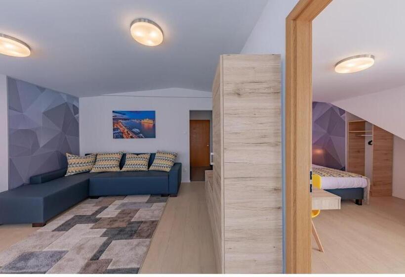 סוויטה משפחתית, Christina Residence