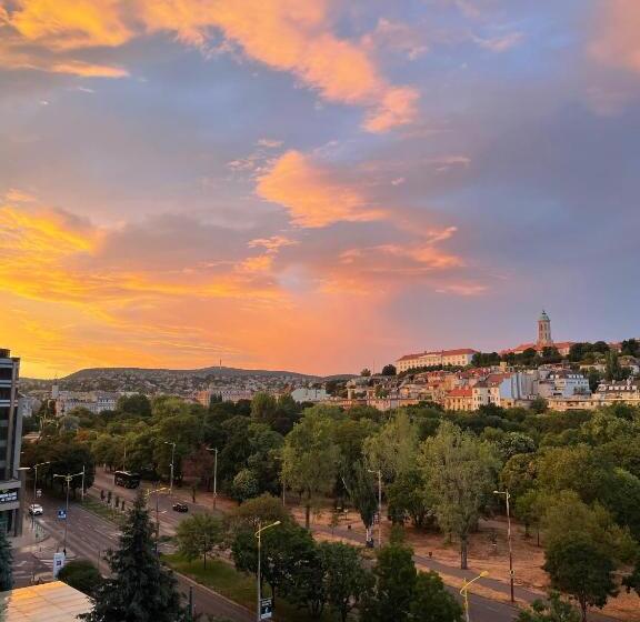 סוויטה משפחתית, Christina Residence