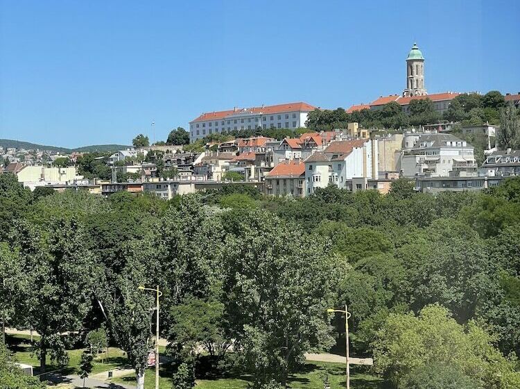 סוויטה משפחתית, Christina Residence