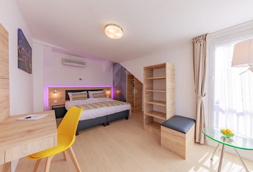 סוויטה משפחתית, Christina Residence