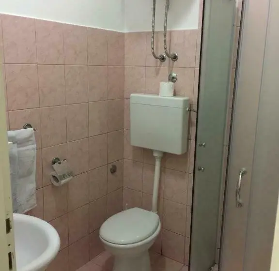 آپارتمان 1 خوابه همکف, Anita Guest House